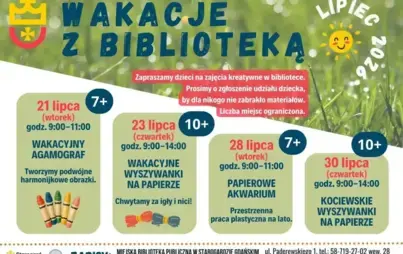 Plakat informujący o zajęciach plastycznych „Wakacje z biblioteką – Lipiec 2026” organizowanych przez Miejską Bibliotekę Publiczną w Starogardzie Gdańskim. Harmonogram obejmuje cztery warsztaty w dniach 21, 23, 28 i 30 lipca dla dzieci w wieku 7+ i 10+. O