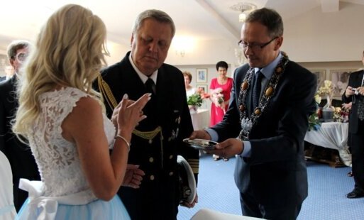 Zdjęcie do Prezydent Stankowiak udzielił ślubu w Starogardzie