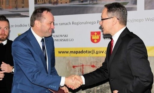 Zdjęcie do Budowa węzł&oacute;w integracyjnych w Starogardzie, Malborku i Kwidzynie potwierdzona umowami