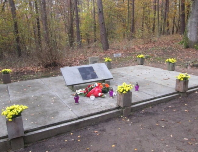 Prezydent odwiedził groby w Lesie Szpęgawskim