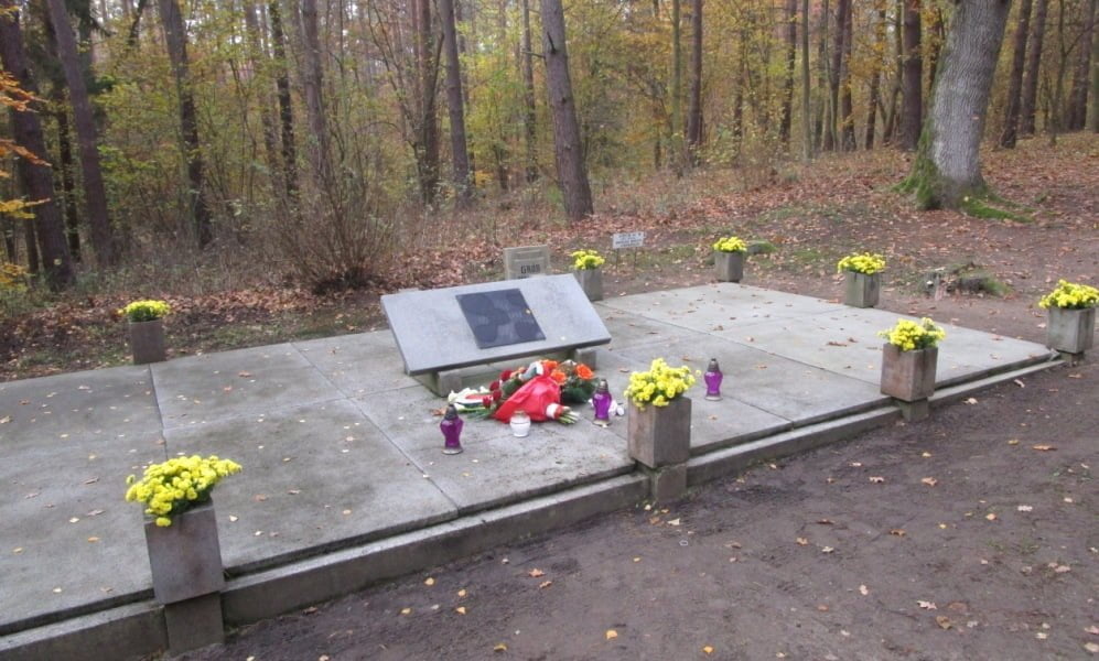 Prezydent odwiedził groby w Lesie Szpęgawskim