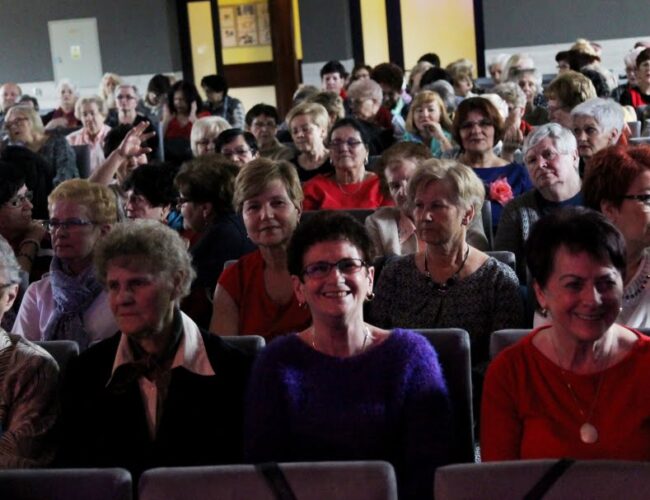 Seniorki świętowały Dzień Kobiet w Starogardzkim Centrum Kultury