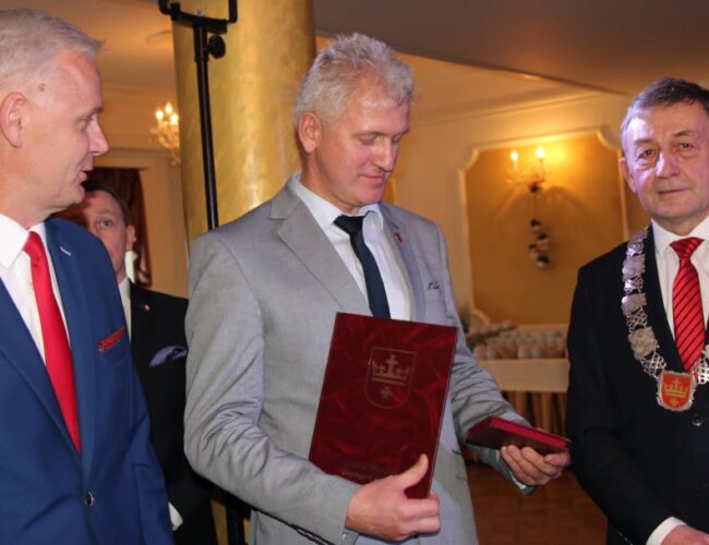 Mariusz Szwarc odznaczony medalem „Za zasługi dla Starogardu”