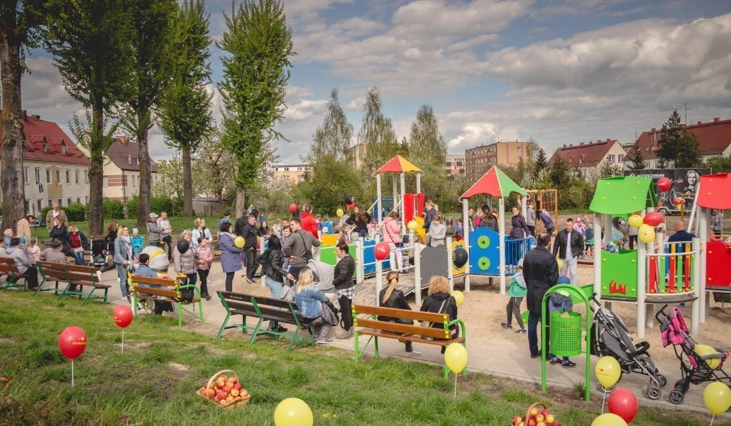 Tłumy mieszkańców na otwarciu placu zabaw „Jacek i Agatka”