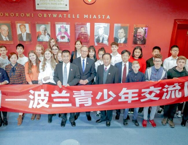 Młodzież z Chin poznaje polską kulturę