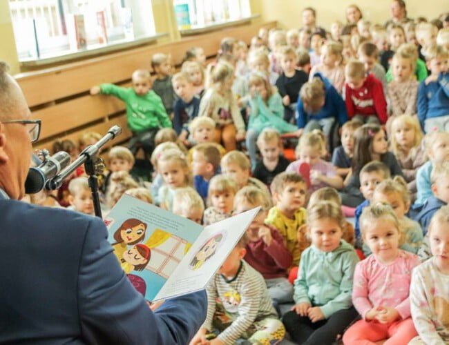 Prezydent czytał dzieciom bajkę
