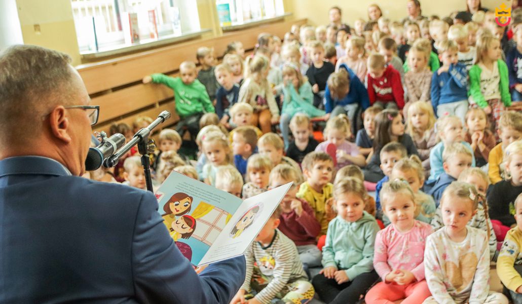 Prezydent czytał dzieciom bajkę