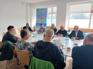 Spotkanie prezydenta miasta Janusza Stankowiaka z działkowcami na sali w Centrum Organizacji Pozarządowych.
