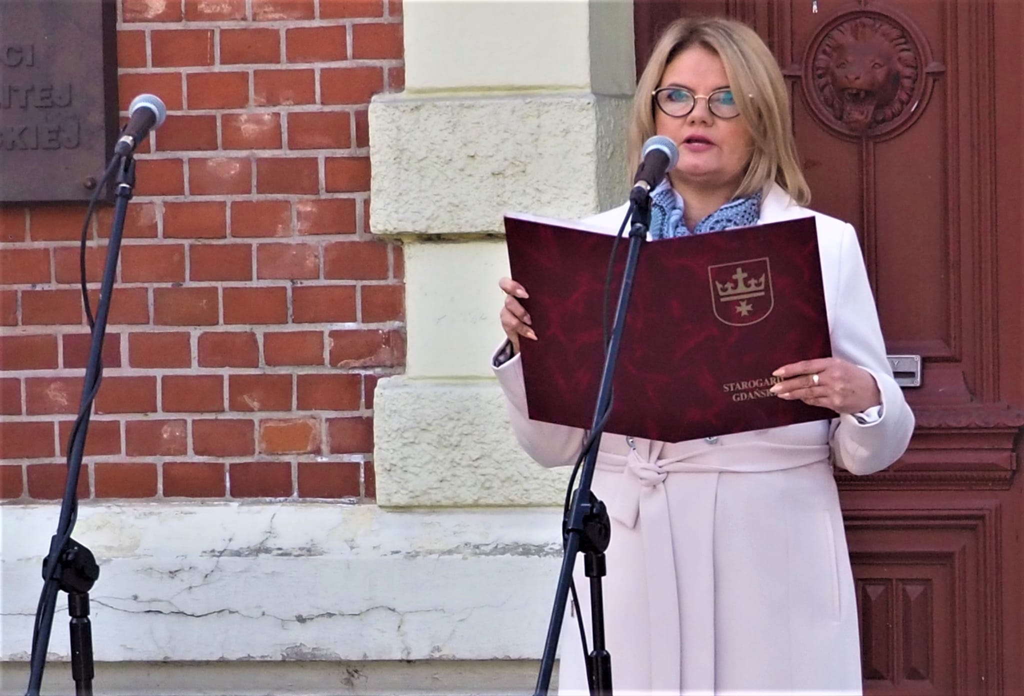 Przewodnicząca Rady Miasta Starogard Gdański Anna Benert podczas przemówienia okolicznościowego