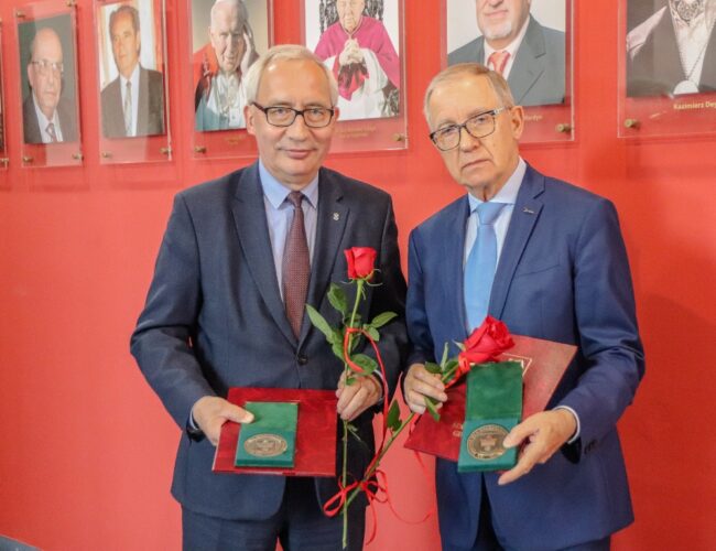 Henryk Kinder i Kazimierz Smoliński nagrodzeni medalami