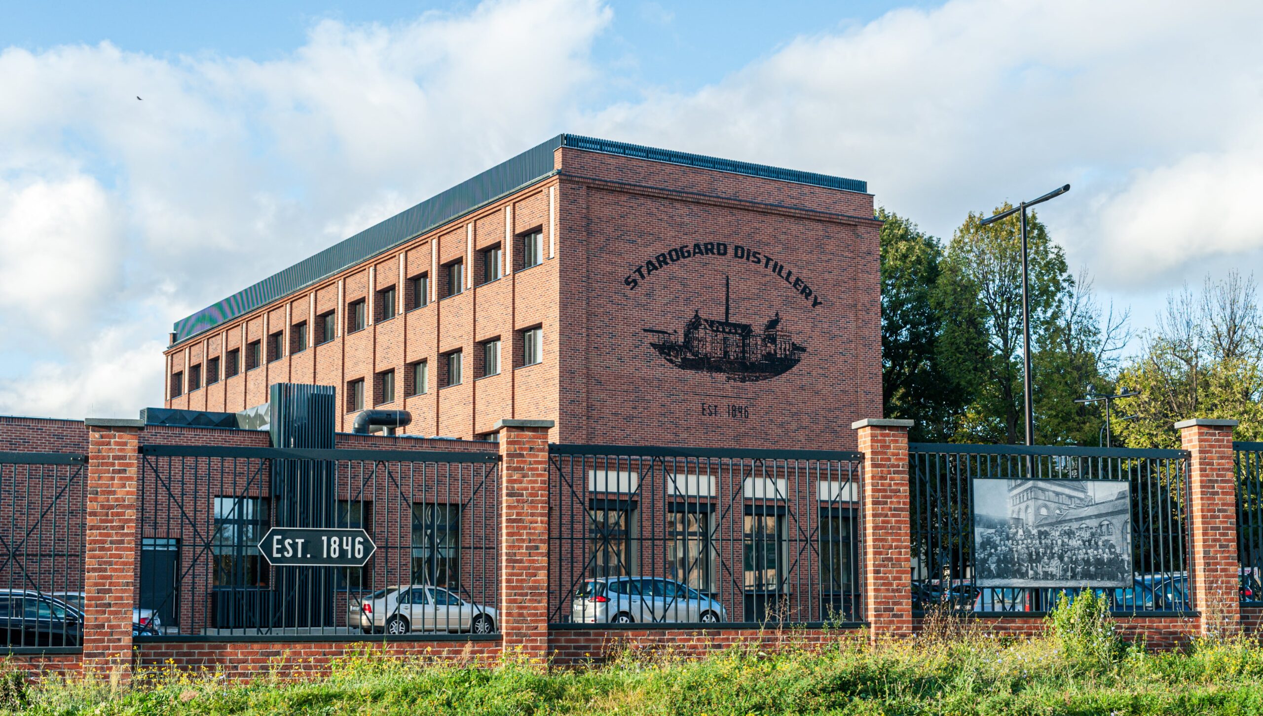 Odnowiony budynek biurowy Premium Distillers w Starogardzie Gdańskim. 