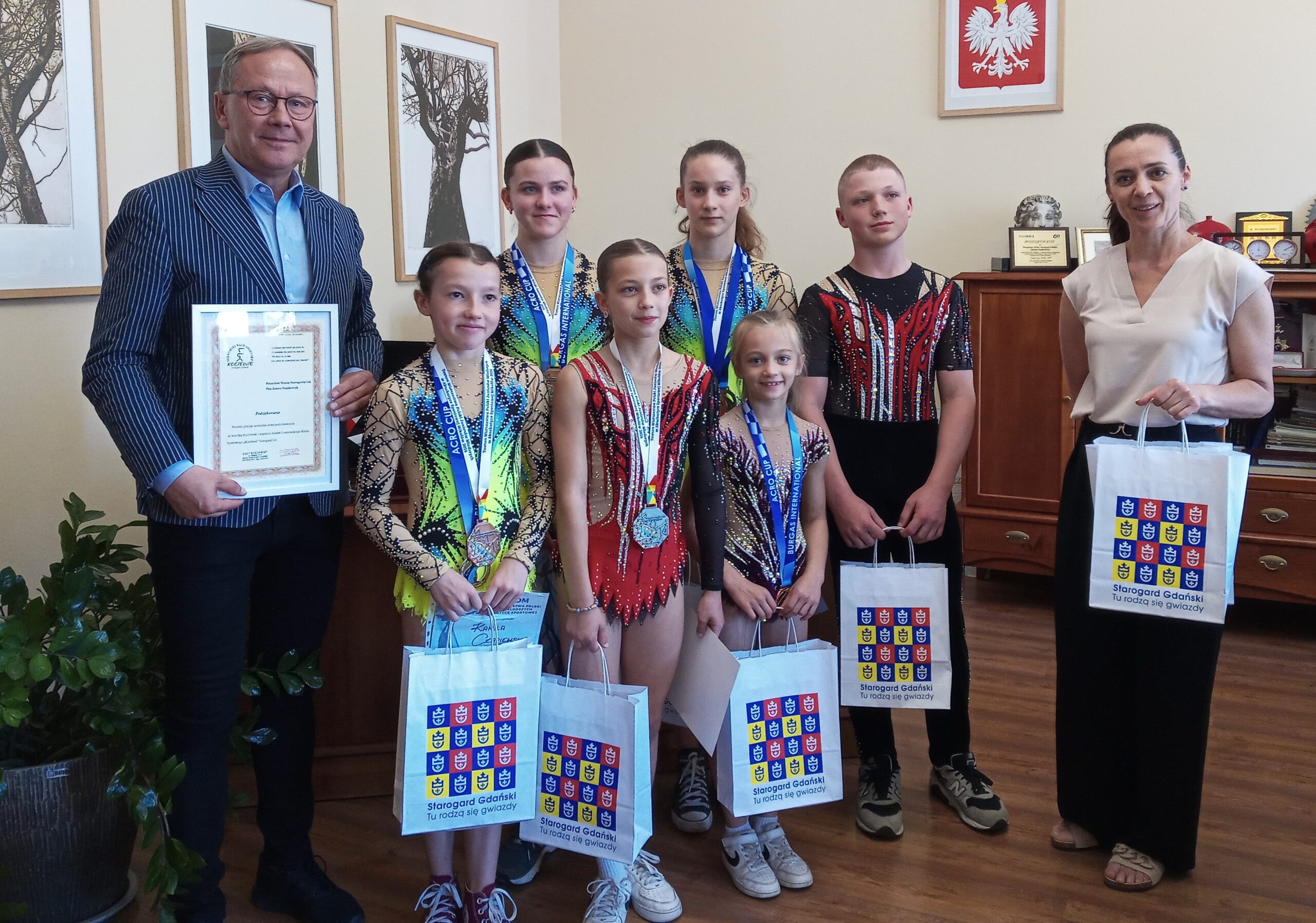 Pamiątkowe zdjęcie z Prezydentem Miasta Januszem Stankowiakiem. 