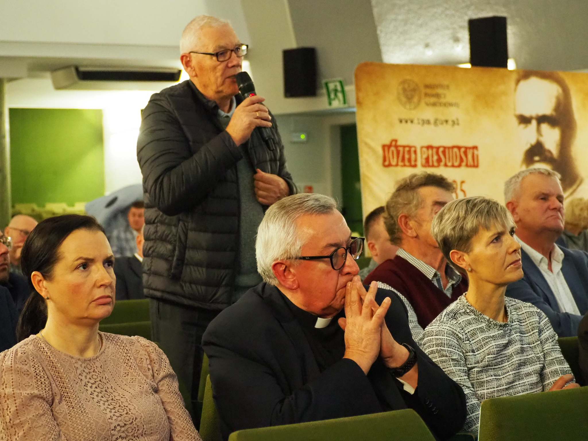 Na zdjęciu słuchacze obecni na promocji książki.