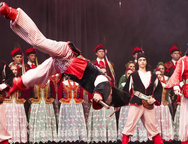 Barwnie, brawurowo i… na ludowo. Koncert Zespołu Pieśni i Tańca „Śląsk”