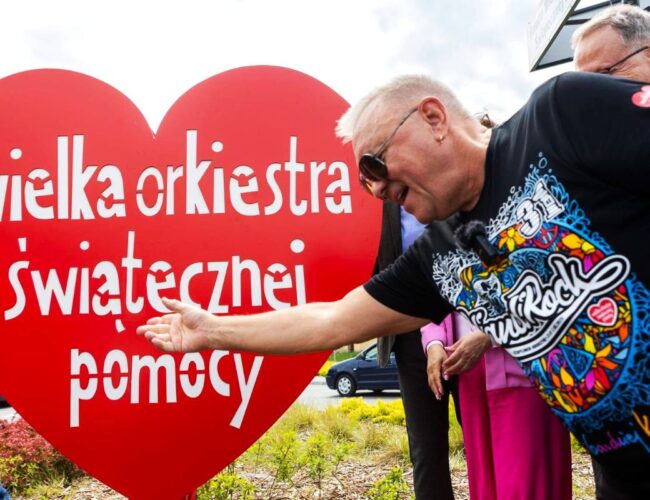 Jurek Owsiak i czerwień serca WOŚP