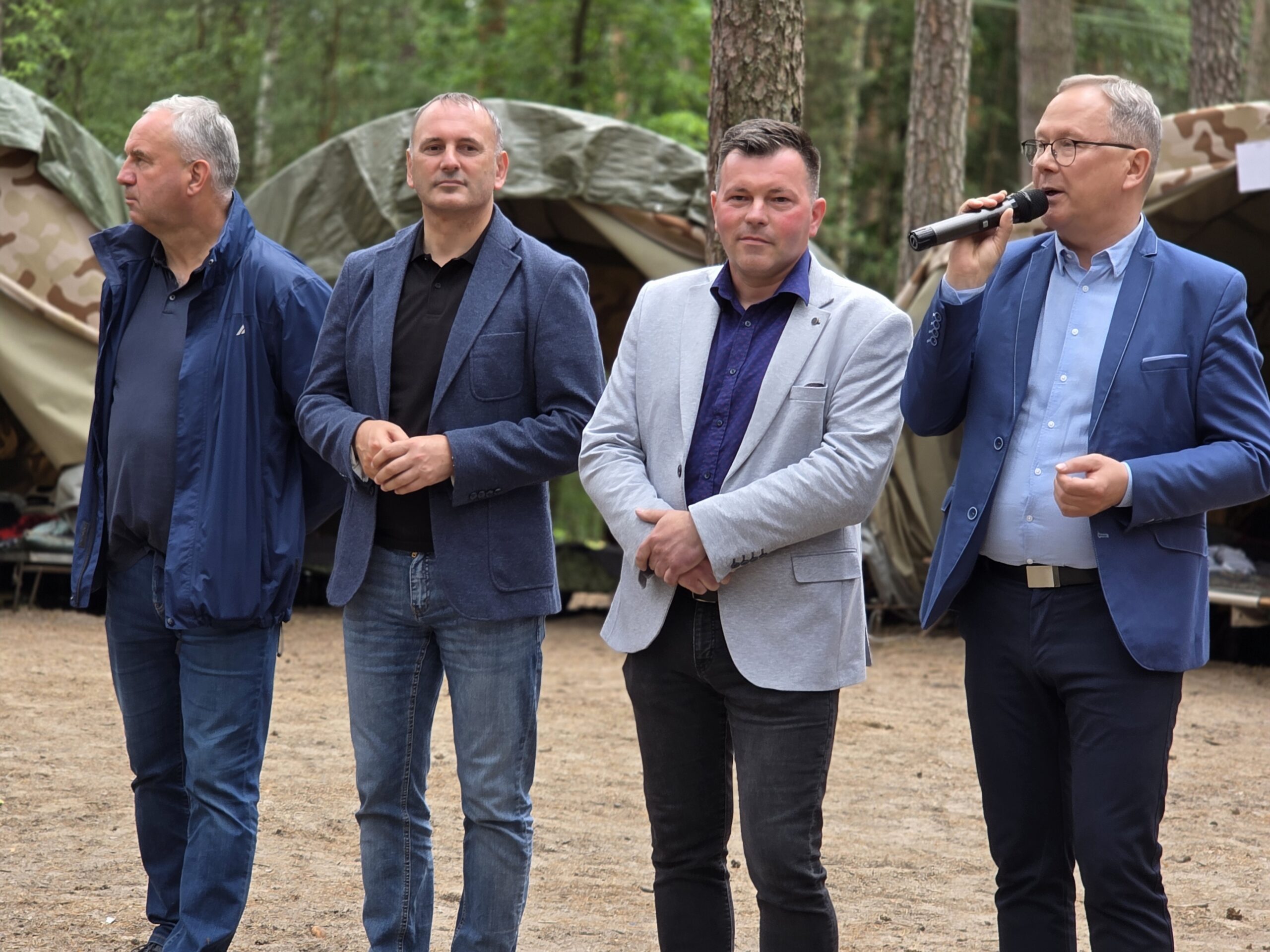 Na zdjęciu włodarze.