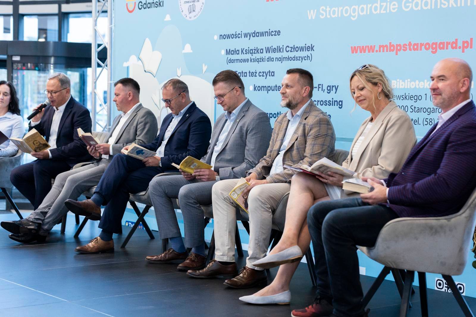 Fraszki Jana Kochanowskiego czytali przedstawiciele władz miasta i gminy Starogard Gdański oraz radni Rady Miasta.