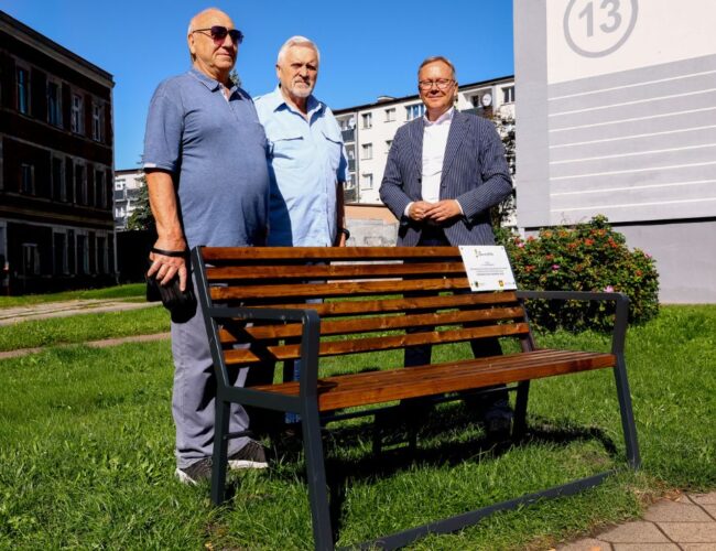 Więcej miejsc odpoczynku dla seniorów podczas spacerów