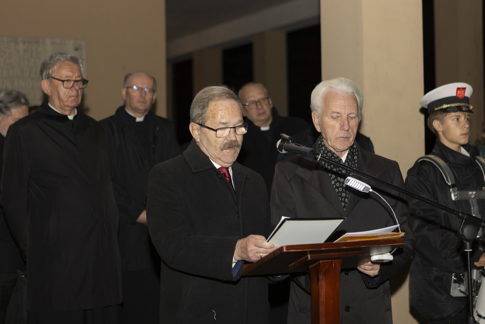 Przy mikrofonie Wielki Mistrz Konfederacji Orderu św. Stanisława