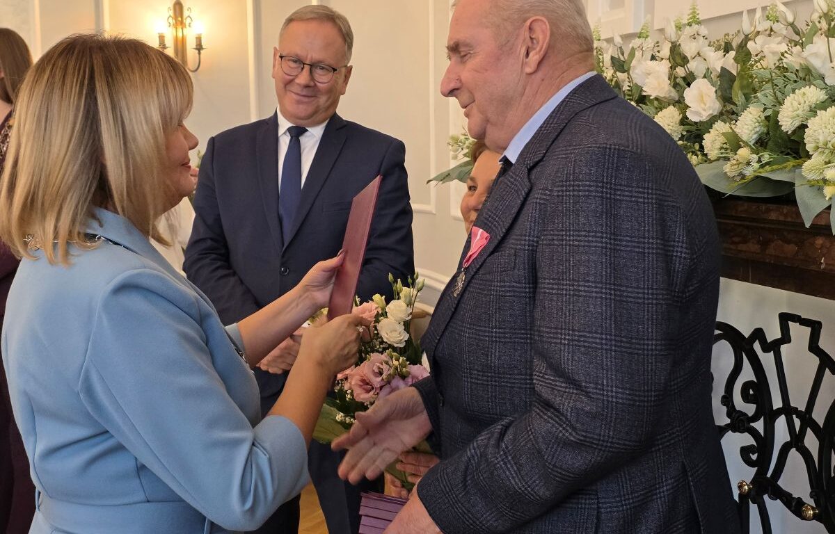 „Nigdy nie przestawaj kochać, a życie nigdy nie przestanie być piękne.” Kolejne wspaniałe jubileusze pożycia małżeńskiego